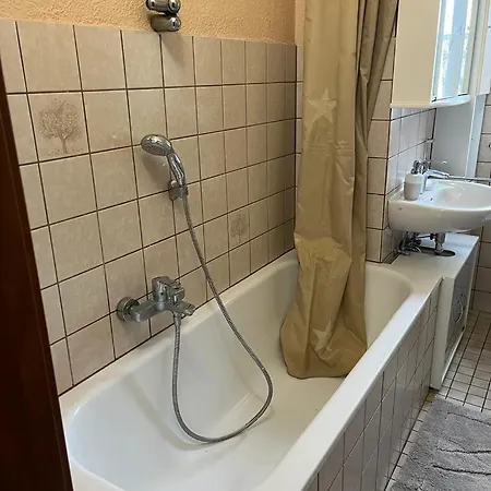 Apartment Gaestewohnung 1 Ogr In Der Naehe Zur Veltinsarena - Gaestewilli 1